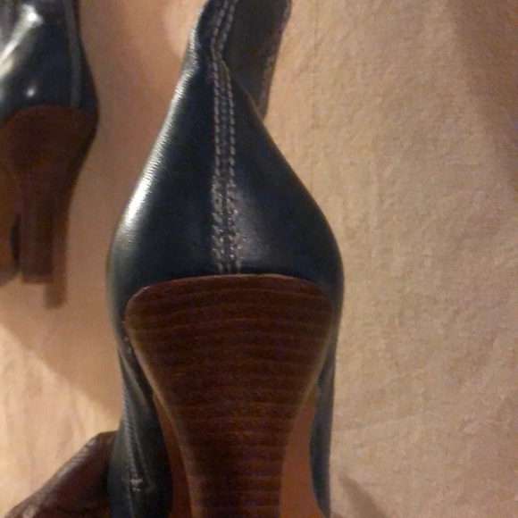 Blue bombshell - Picture 3 of 8